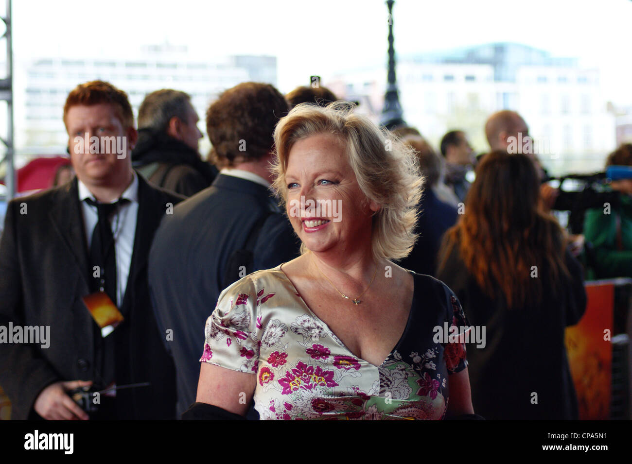 Deborah Meaden besucht die UK Premiere von afrikanischen Katzen beim BFI Southbank London UK Stockfoto