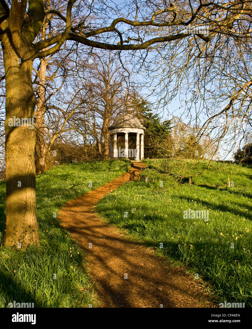 Sonnenuntergang am Tempel von Aeolus eine Note 2 aufgeführten Torheit von Decimus Burton Royal Botanic Gardens Kew London England Europa Stockfoto