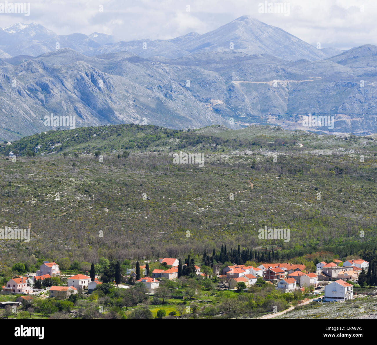 Dubrovnik, Kroatien - Kalkstein Karst Hügellandschaft hinter der Stadt. Stockfoto