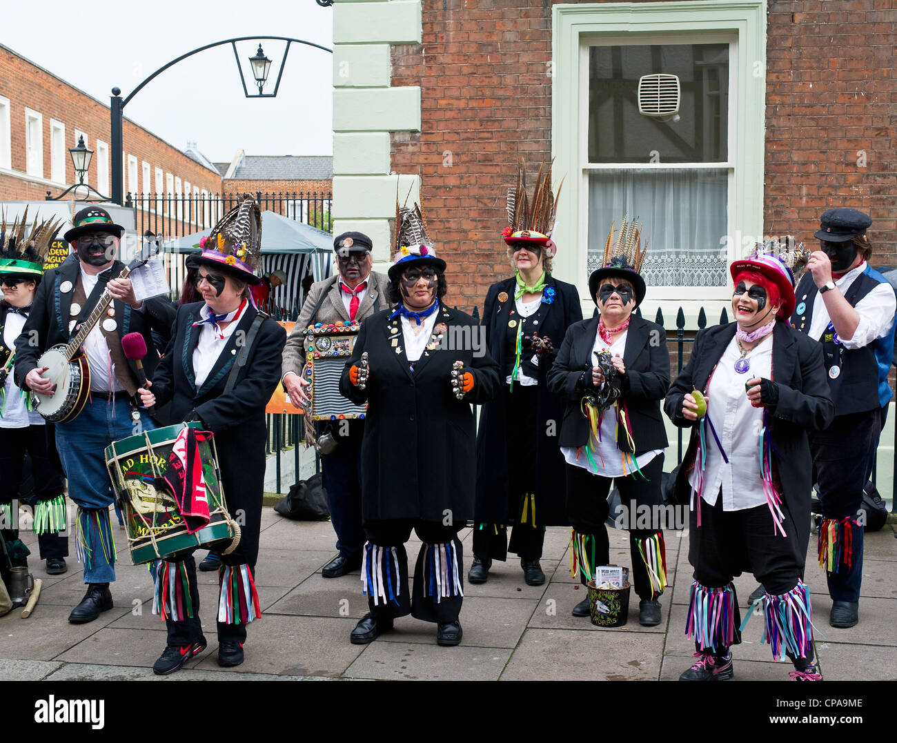 Totes Pferd Morris und Broomdashers Damen Morris Musikern beim fegt Festival in Rochester in Kent Stockfoto