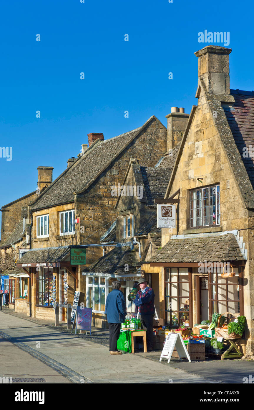 Cotswolds Village of Broadway mit lokalen Geschäften im Dorf Broadway The Cotswolds Worcestershire England, GB, UK, Europa Stockfoto
