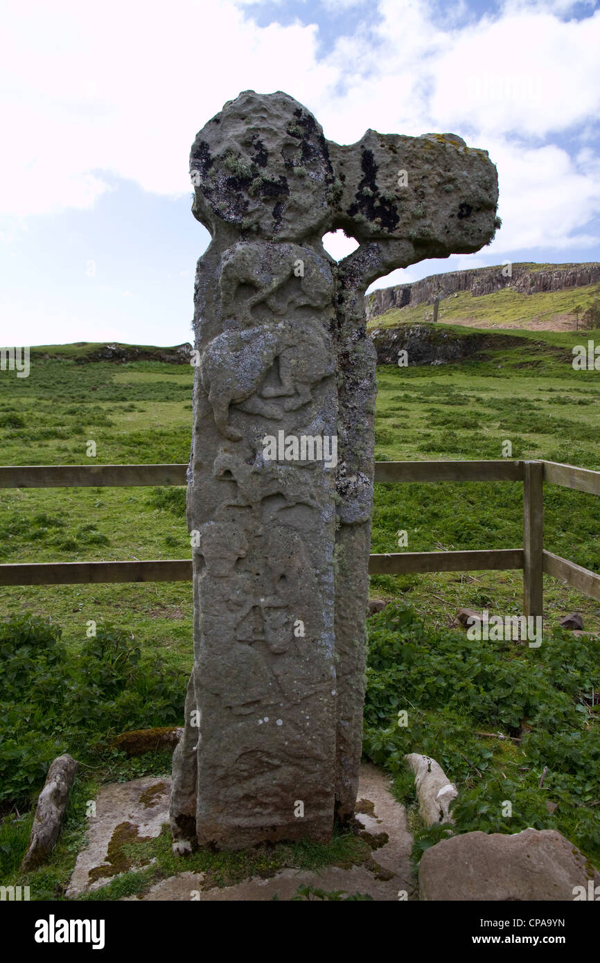 Das keltische Kreuz mit Schnitzereien auf Canna, kleinen Inseln, Schottland Stockfoto