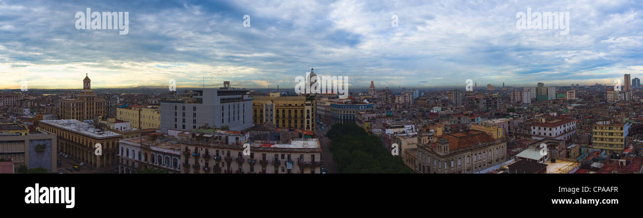 Havanna, Kuba. Panorama der Altstadt mit Capitol in der Mitte Stockfoto