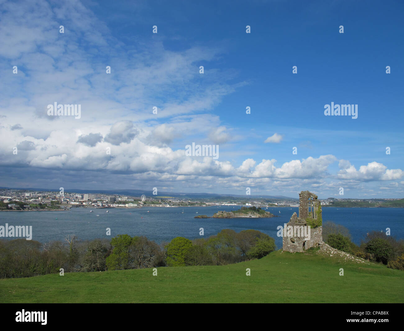 UK Cornwall Mount Edgecumbe Torheit mit Blick auf Plymouth Sound Fluss aus Cornwall, Devon. Stockfoto