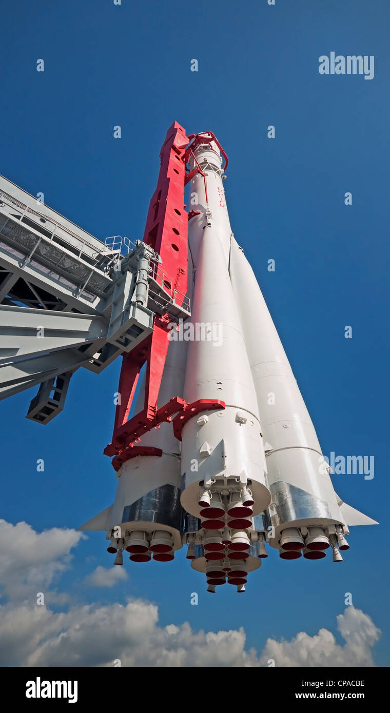 Russische Rakete Wostok auf Plattform Stockfoto