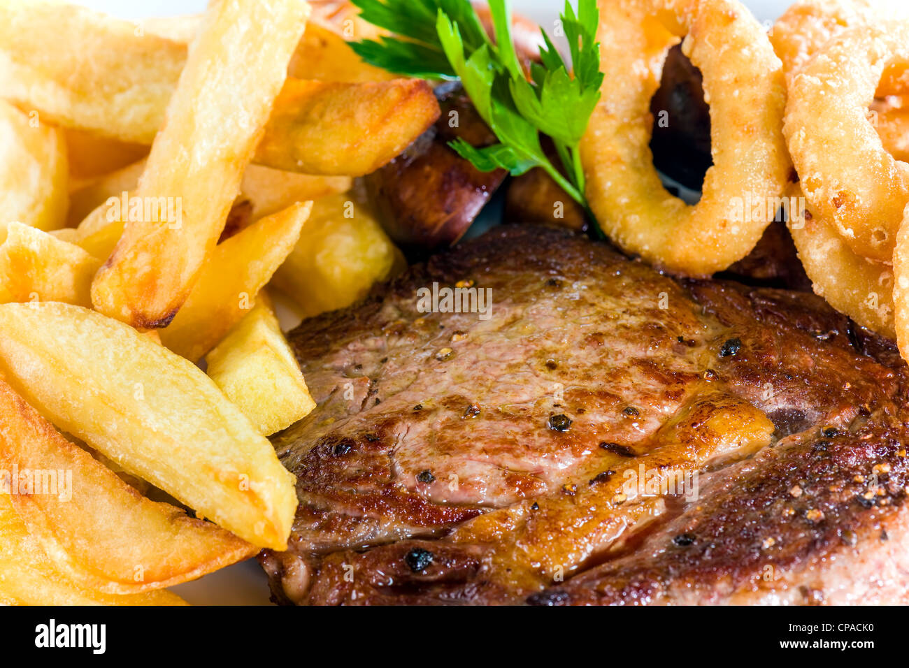 Kochs Präsentation Gericht - Steak und Pommes frites Stockfoto