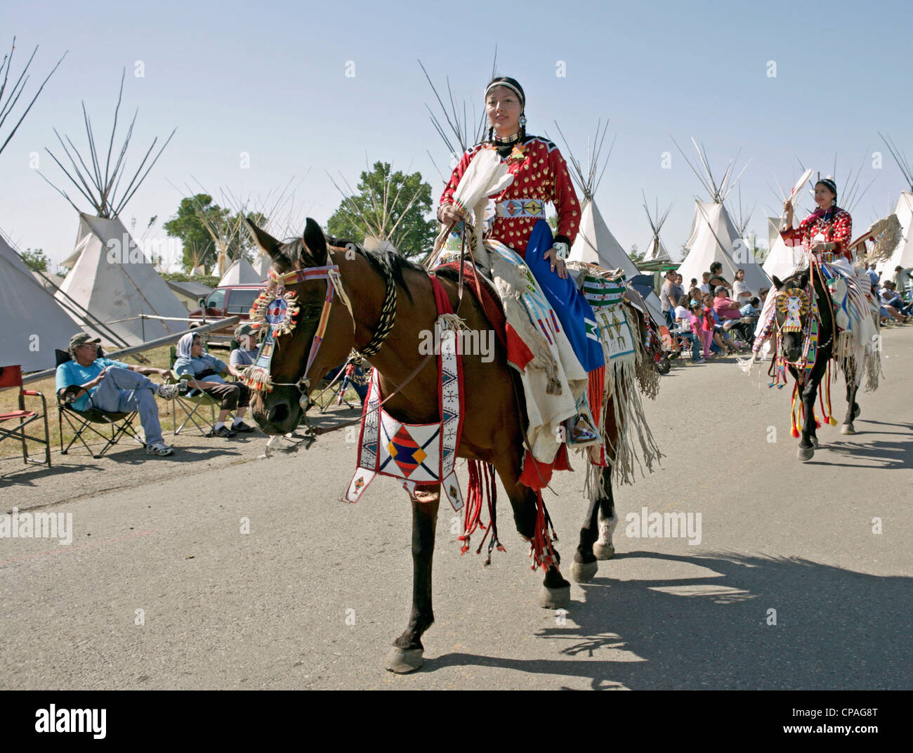 USA, Montana, Crow Agentur. Teilnehmer, die Teilnahme an einer Parade statt während der jährlichen Messe Krähe Crow Agency, Montana. Stockfoto