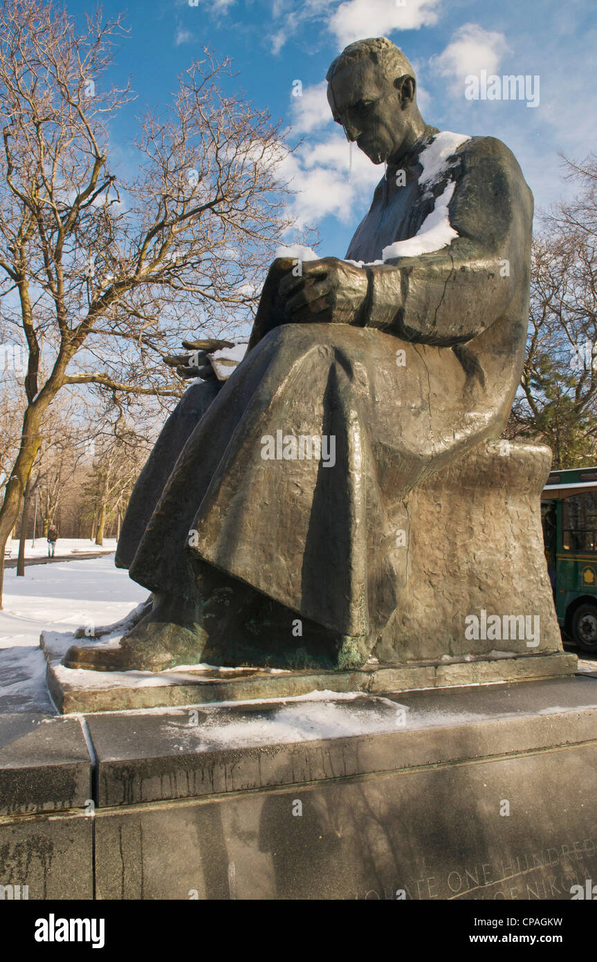 USA, New York, Niagara Falls State Park. Statue von Nikola Tesla, gestiftet von Jugoslawien im Jahr 1976 Stockfoto