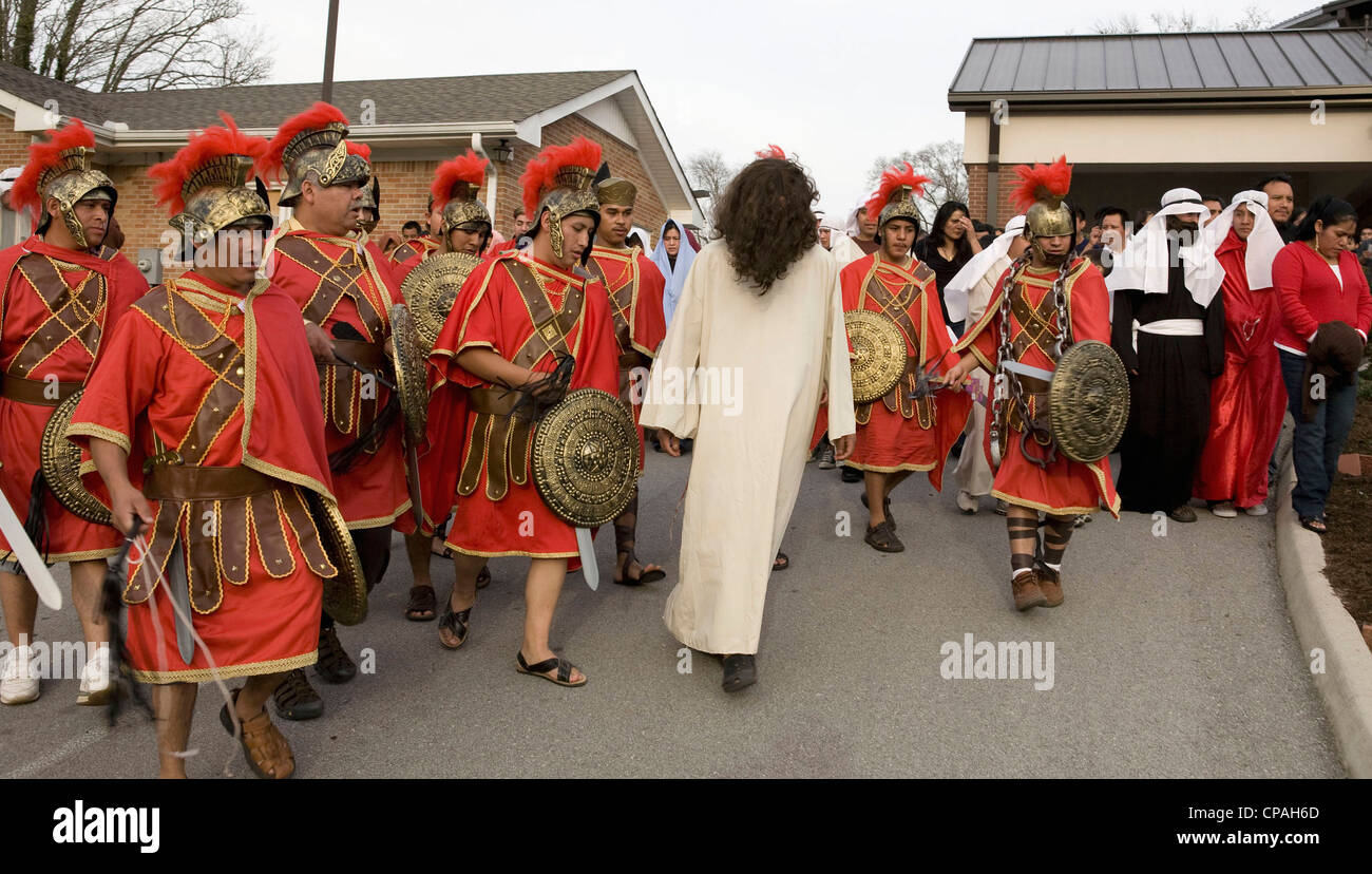USA, Tennessee, Cookeville. Tennessee Bereich hispanischen Gemeinschaft re-enact die Passion Christi am Karfreitag. Stockfoto