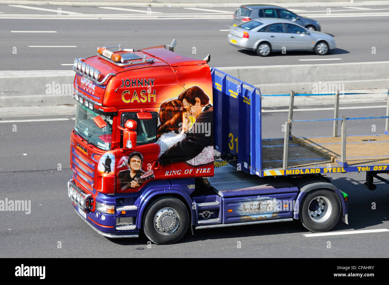 Scania LKW-Fahrerhaus mit Johnny Cash-Grafiken Stockfoto