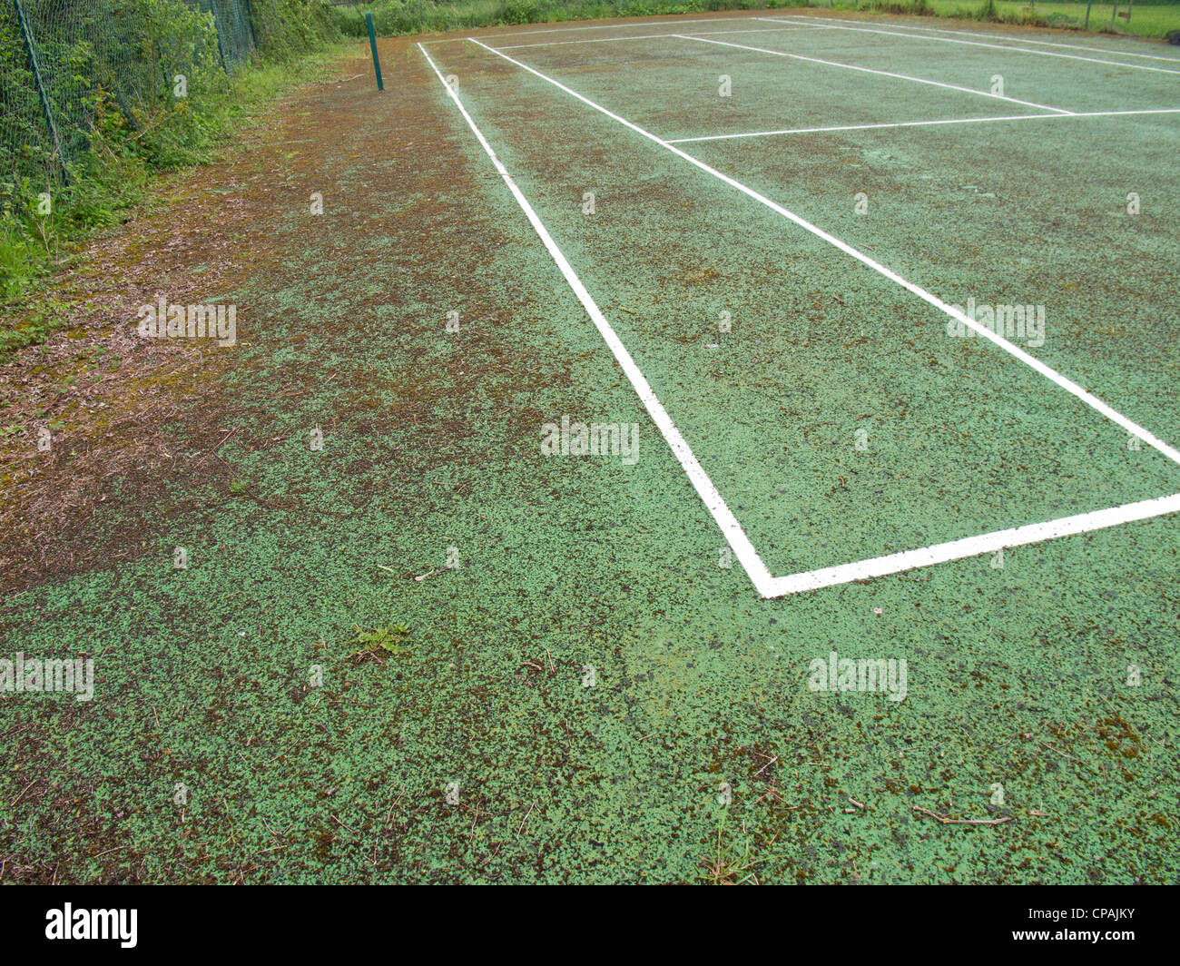 Gemeinde Tennisplatz Sportanlage. Stockfoto