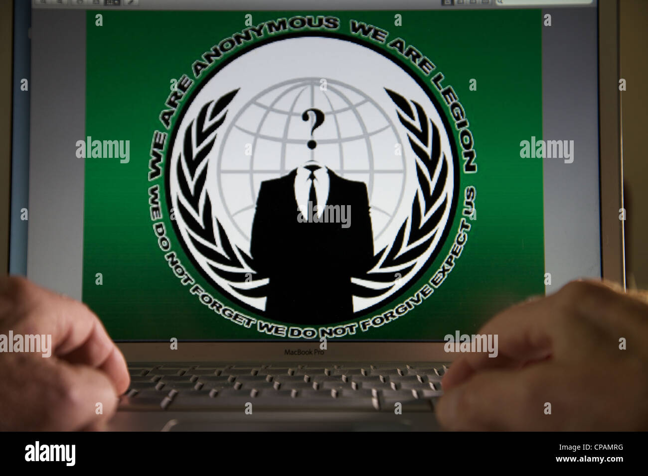 Logo der anonyme Gruppe, die Websites angreifen. Stockfoto