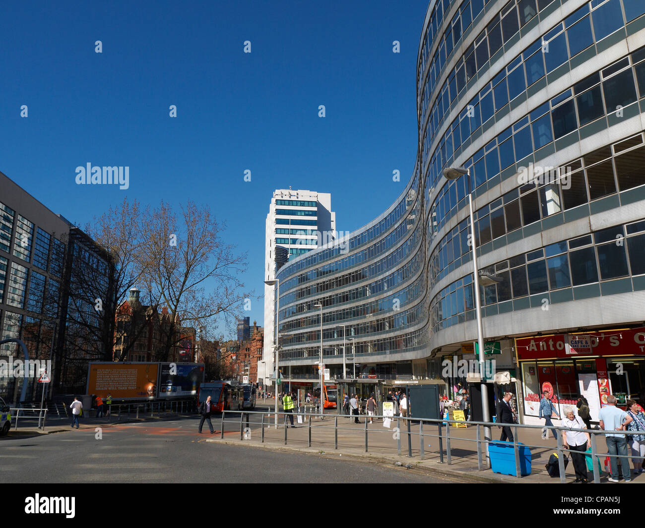 Gateway-Haus und Bahnhof Ansatz zum Bahnhof Piccadilly in Manchester UK Stockfoto