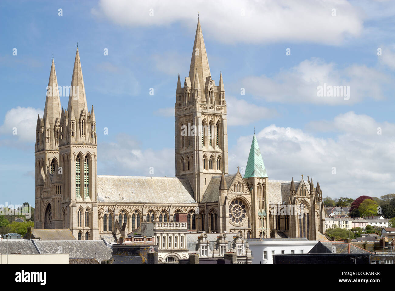 Truro Kathedrale über den Dächern, Cornwall UK. Stockfoto