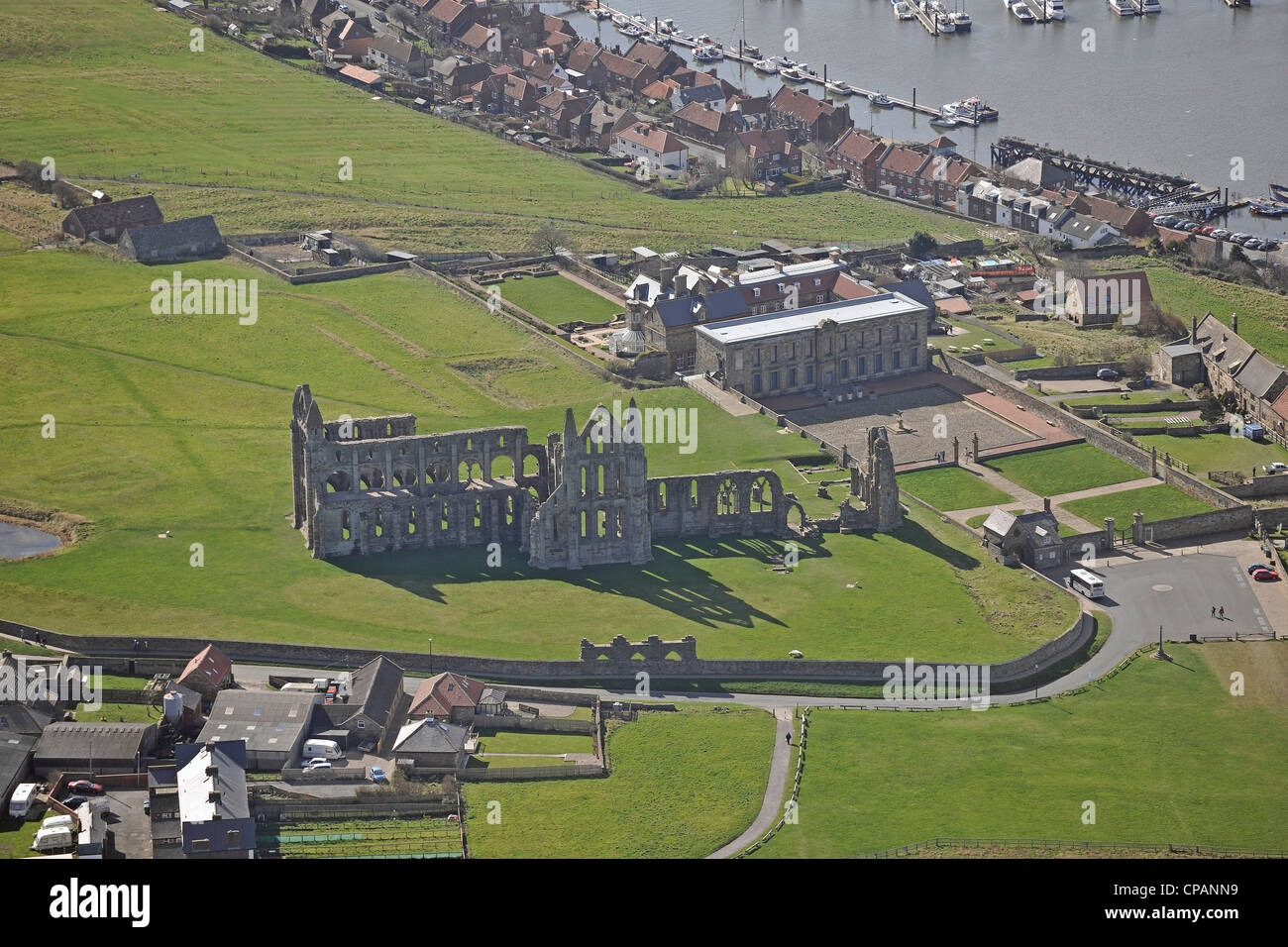 Luftaufnahme zeigt Whitby Abbey Stockfoto
