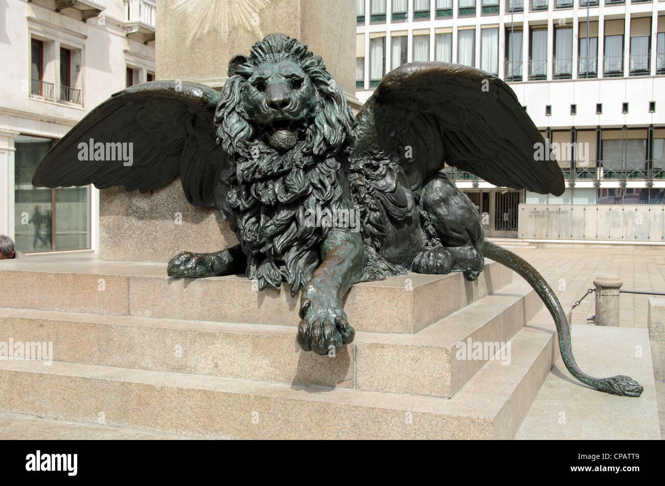 Bronzestatue von den geflügelten Löwen - Sestiere San Marco, Venedig - Italien Stockfoto