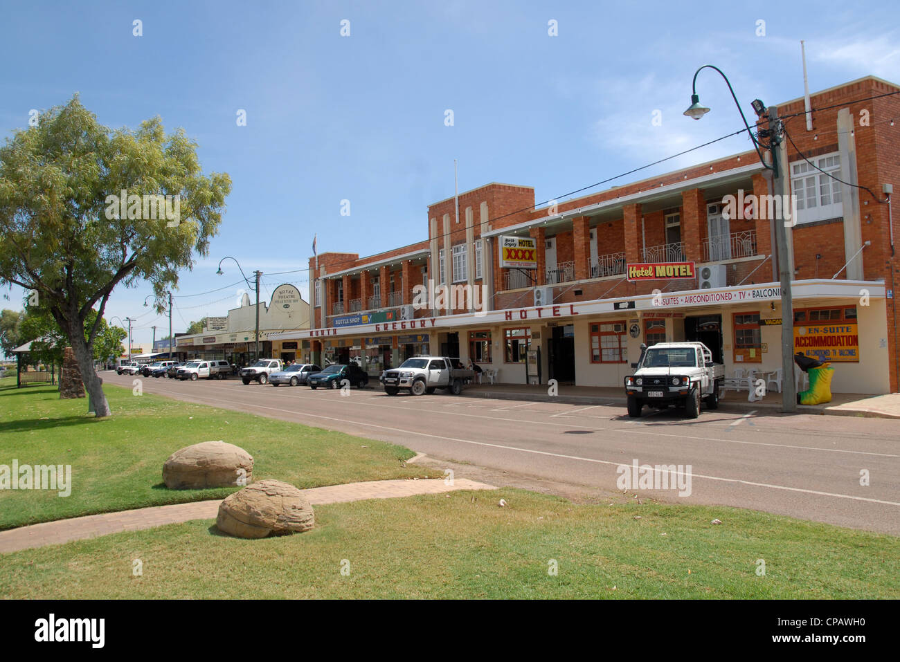 Elderslie Straße in Winton/Queensland mit North Gregory Hotel wo "Waltzing Matilda" hieß, zuerst durchgeführt Stockfoto
