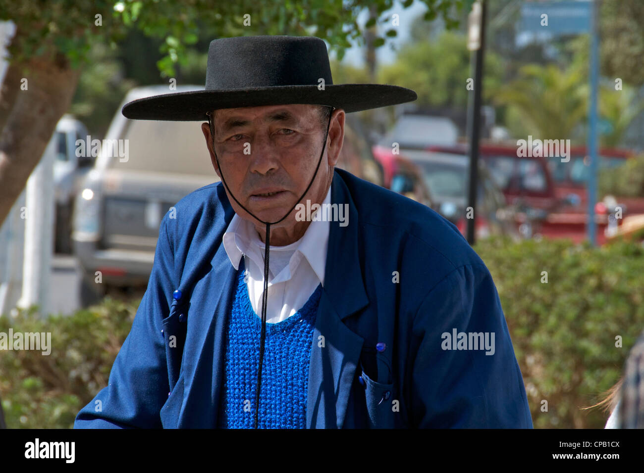 Mann gekleidet in traditionellen Kleidern Pichilemu Chile Stockfoto