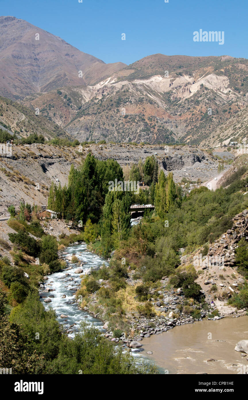 Maipo Fluss San Gabriel Cajon del Maipo in Chile Stockfoto