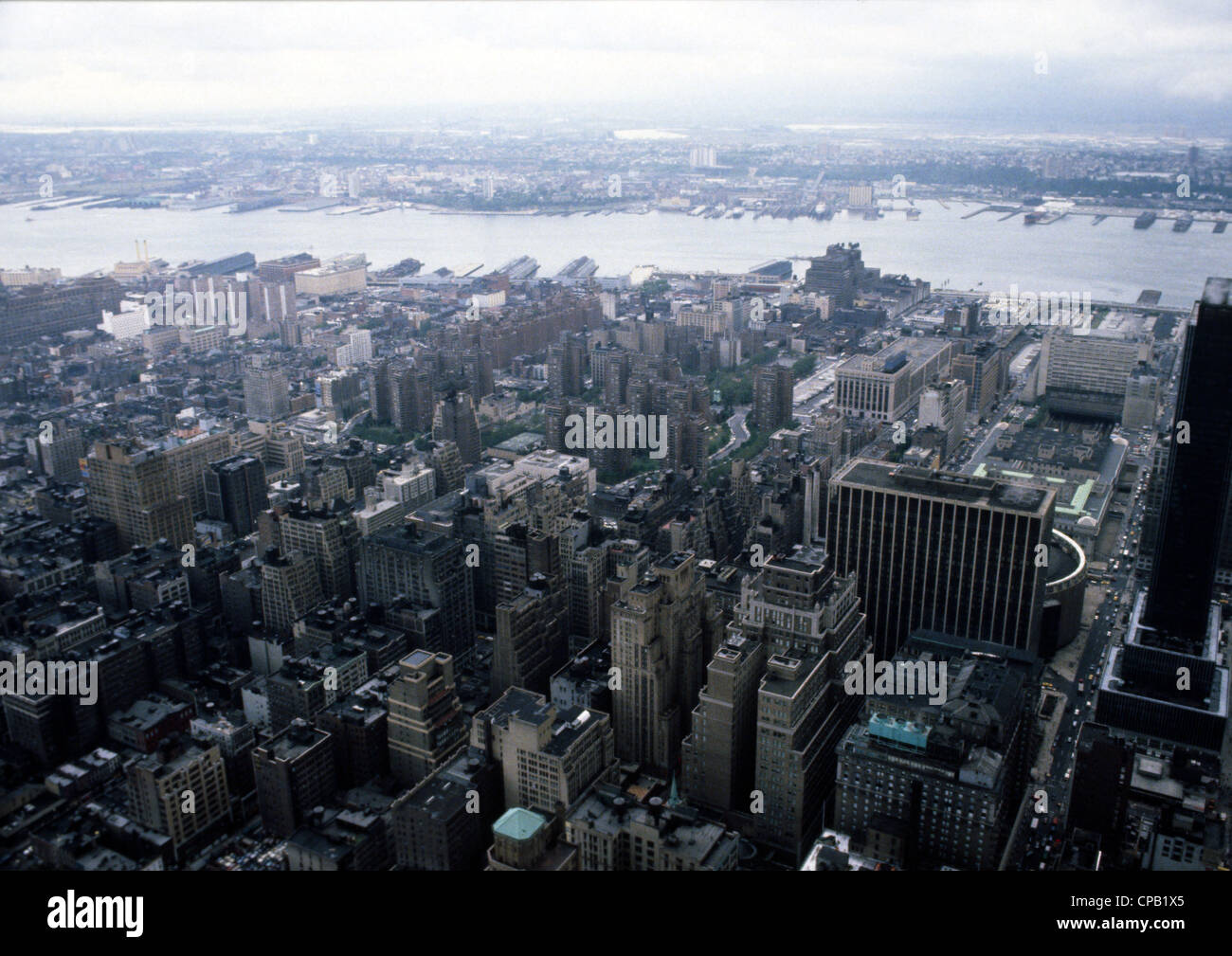 New Yorker Skyline, Foto vom Empire State Building, August 1981. Stockfoto