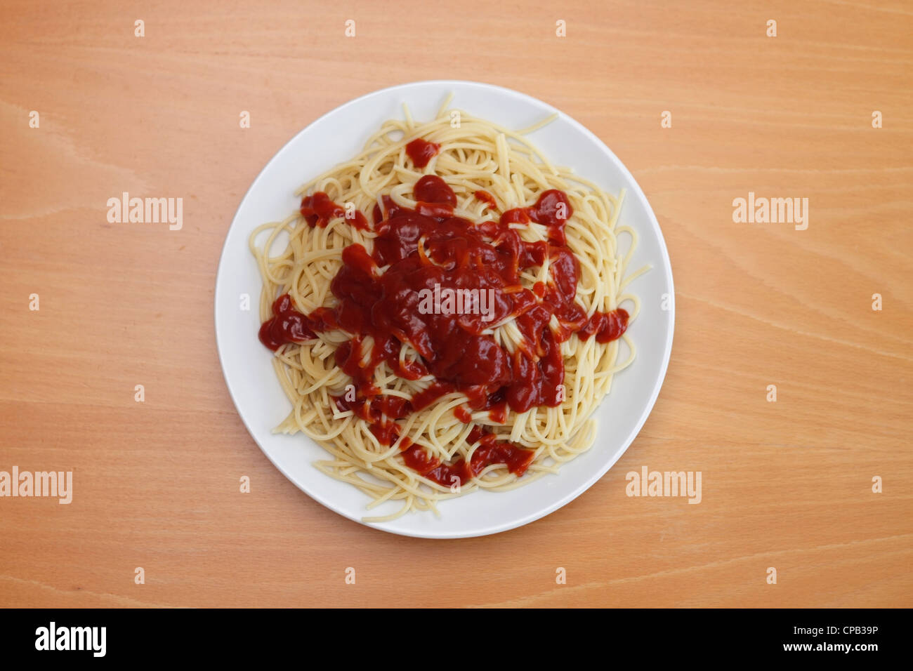 Eine langweilige Teller Spaghetti mit zu viel ketchup Stockfoto
