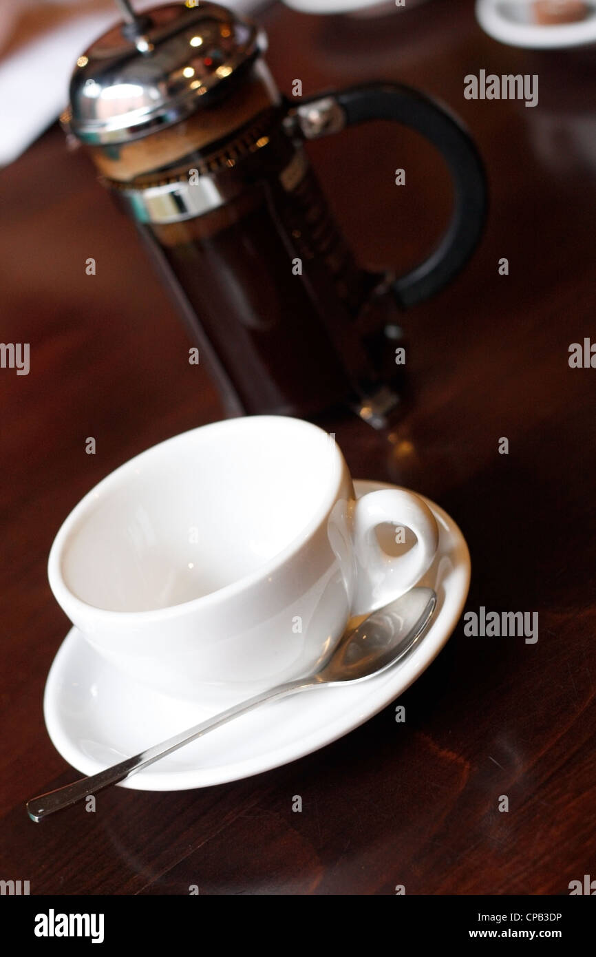 Eine Kaffeemaschine mit köstlichen heißen Kaffee Stockfoto