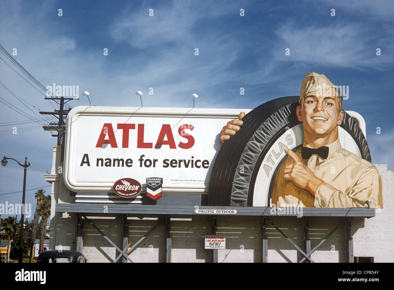 Atlas-Reifen Plakatwand bei Virgil und Hollywood in Los Angeles ca. 1957 Stockfoto