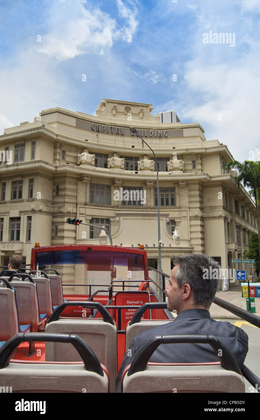 Touristen auf einem offenen Bus-Tour von Singapur Stockfoto