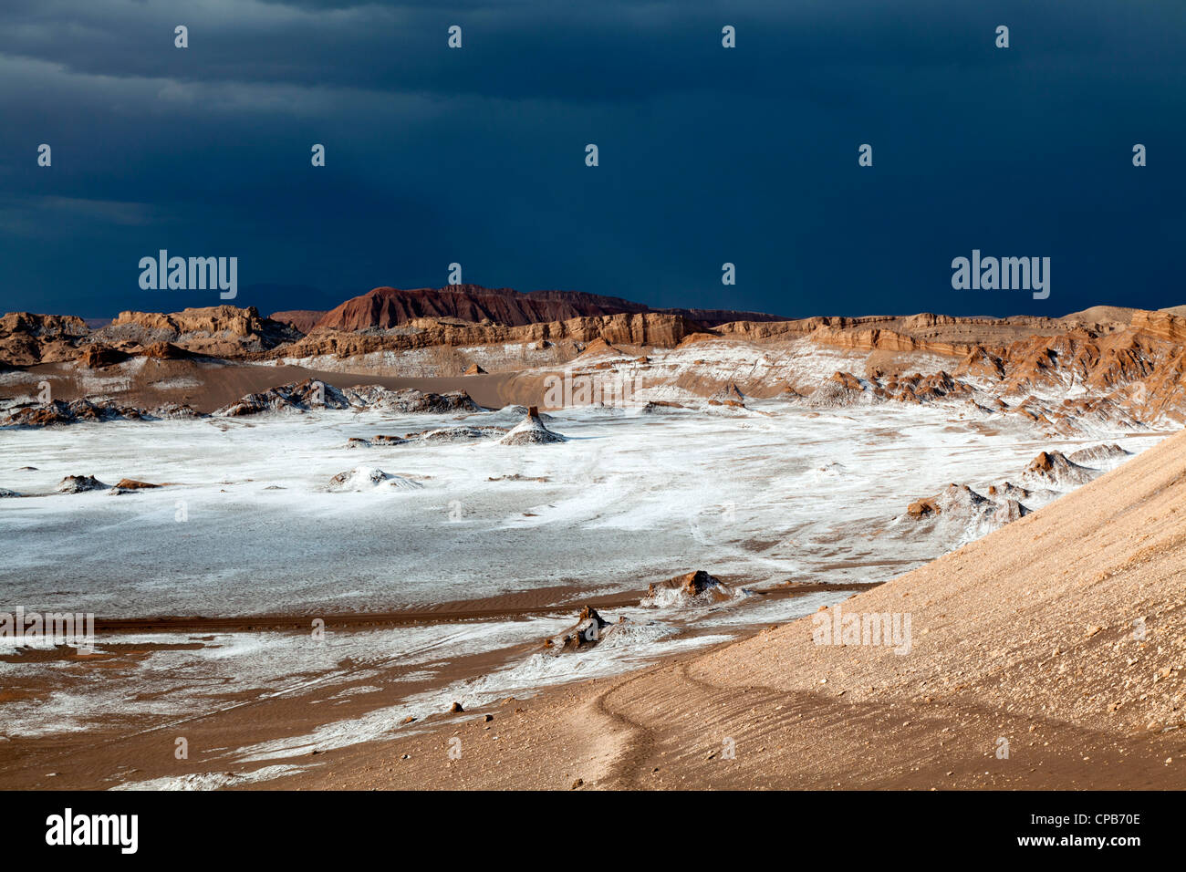 Gewitterwolken über Moon Valley, San Pedro de Atacama, Chile Stockfoto