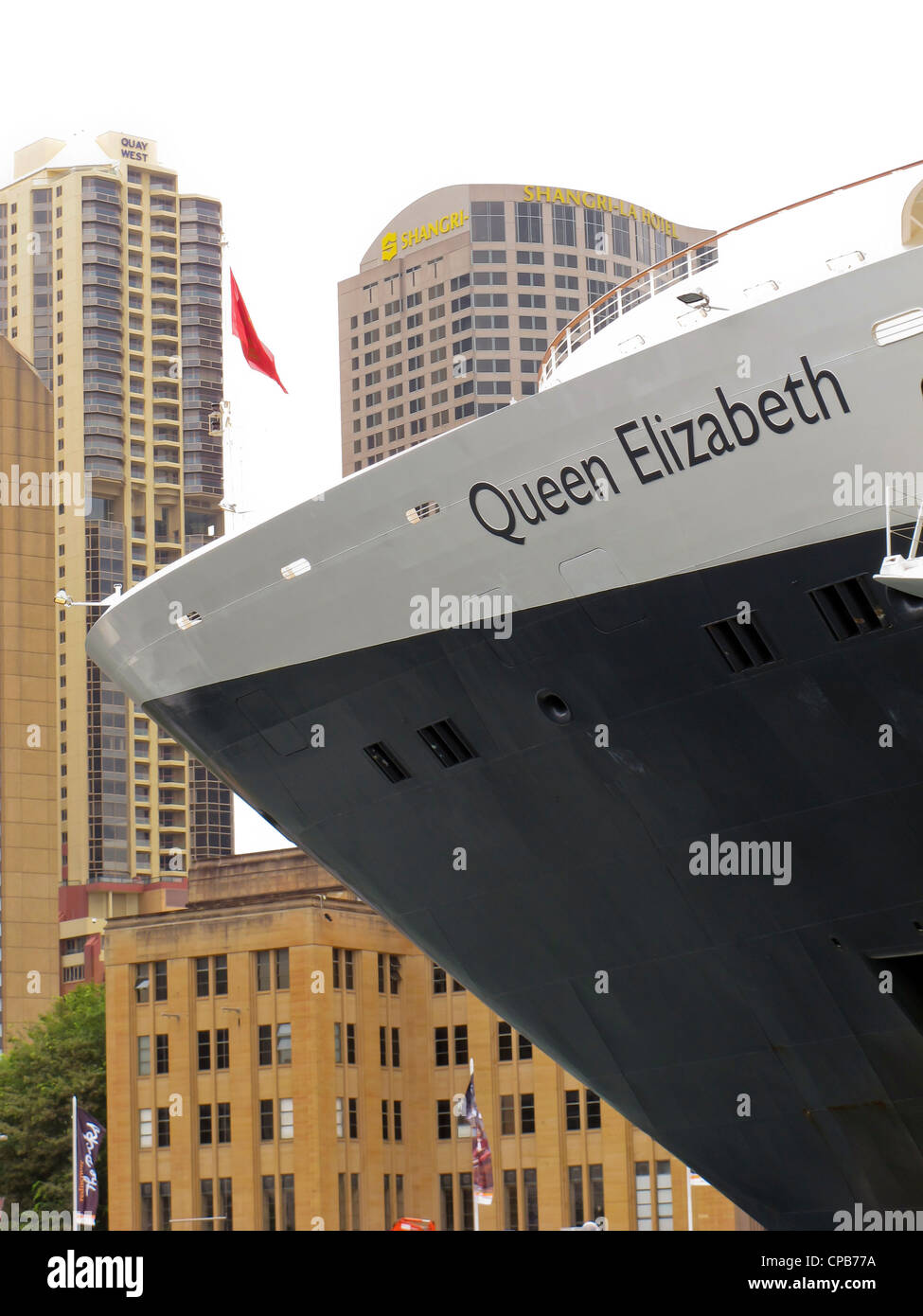 Bogen der Queen Elizabeth Kreuzfahrtschiff im Hafen in Sydney, Australien. Stockfoto