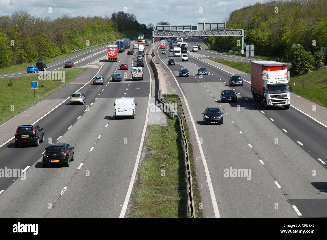 Fahrzeuge auf der Autobahn M1 in South Yorkshire, England, Vereinigtes Königreich Stockfoto