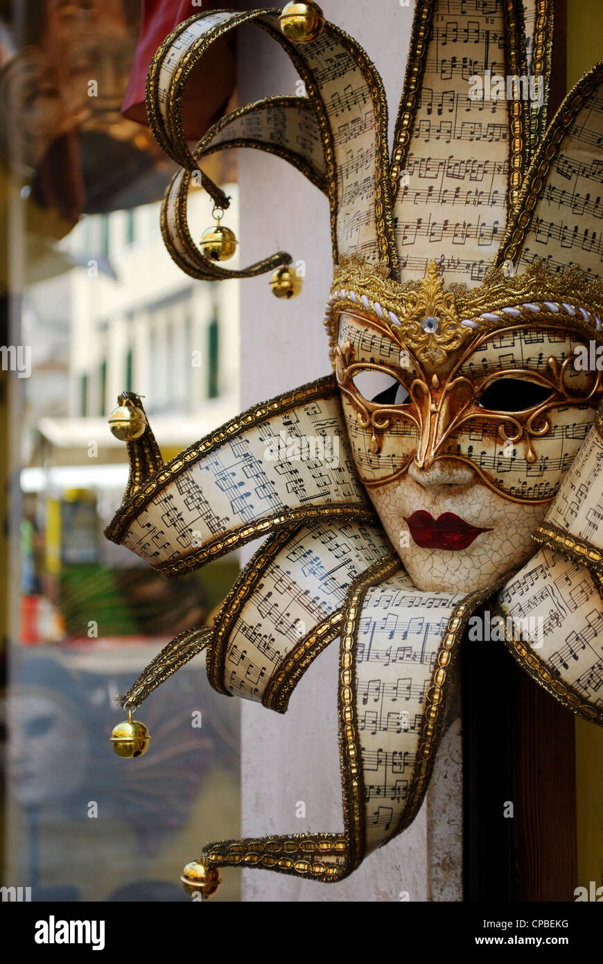 Typische bunte Souvenir Karnevalsmaske in Venedig, Italien Stockfoto