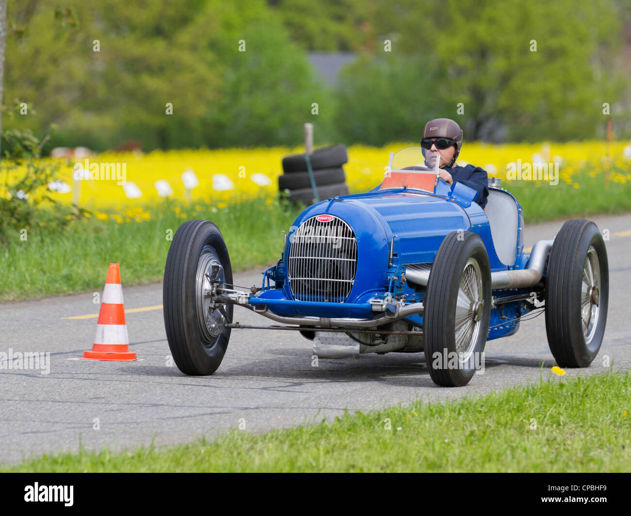 Vintage Pre Krieg Rennwagen Bugatti T 54/50 b ab 1936 beim Grand Prix in Mutschellen, SUI am 29. April 2012. Stockfoto