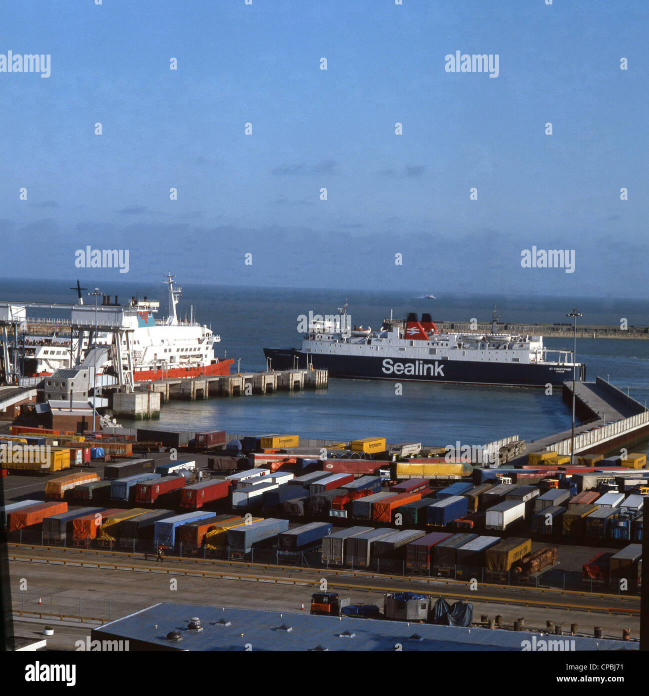 Ein Fähranleger im Hafen von Dover, Kent Stockfoto