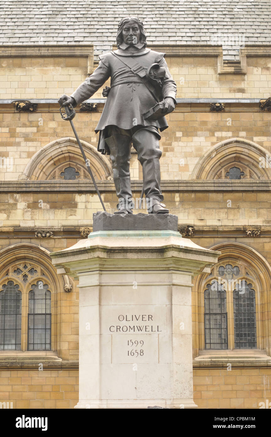 1899-Statue von Cromwell von Hamo Thornycroft außerhalb des Palace of Westminster, London Stockfoto