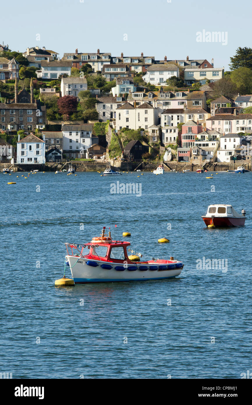 Boote in Fowey Harbour auf polruan. Cornwall, England Stockfoto