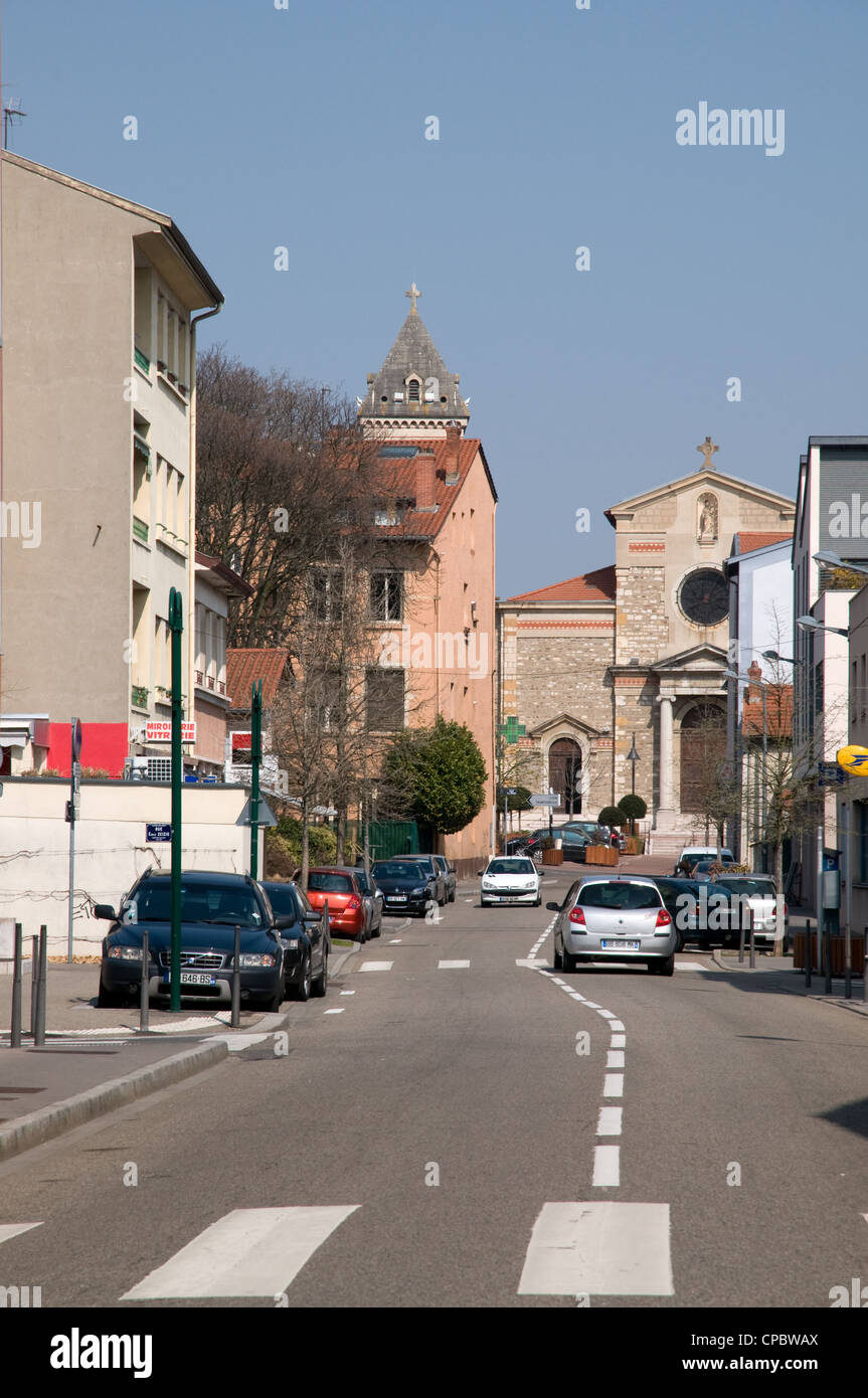 Straßenszene in Boulevard Baron du Marais Sainte Foy Les Lyon Frankreich Stockfoto