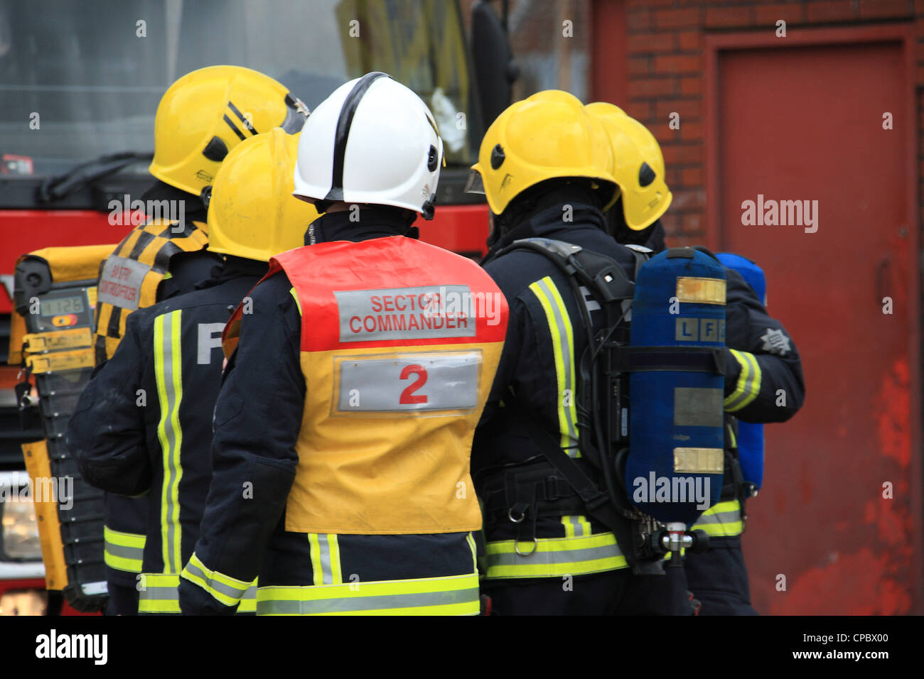 London Feuerwehr Feuerwehr BA Kontrolle zeigen Sie bei einem Brand in Dagenham East London Stockfoto