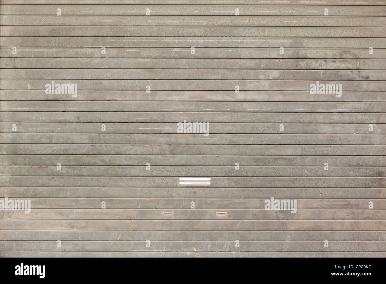 getragen von metallischen Rollershutter Stockfoto