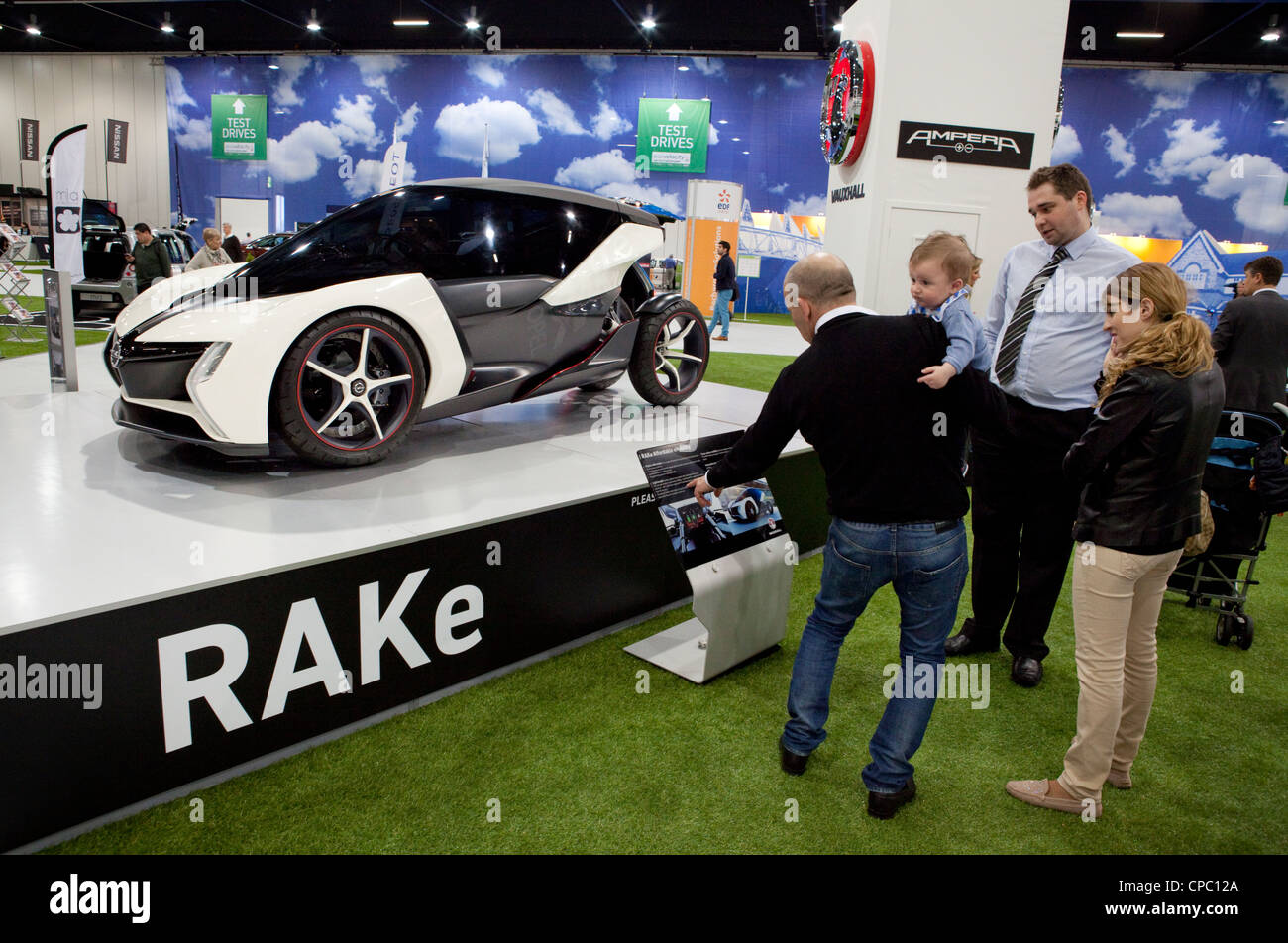 Vauxhall RAKe elektrische Stadtauto auf dem Display an EcoVelocity der kohlenstoffarmen motor Event im Excel in London Stockfoto