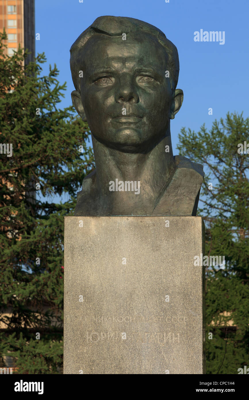 Büste der weltweit erste Mensch im Weltraum sowjetischen Kosmonauten Yuri Gagarin (1934-1968) im Kosmonauten Alley in Moskau, Russland Stockfoto