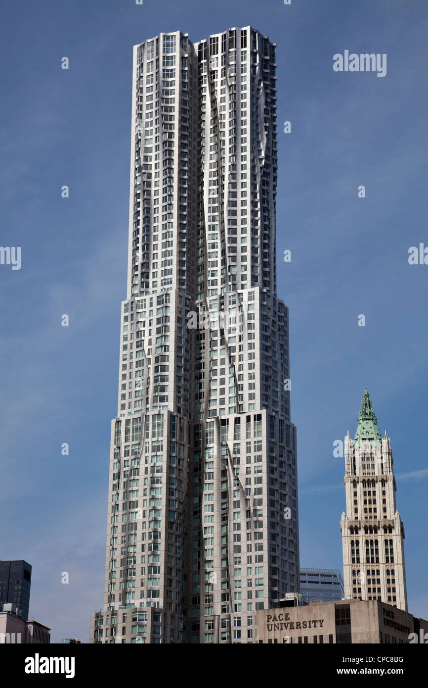 New York von Gehry-Gebäude 8 Fichte Street in Manhattan, New York City. Von Frank Gehry entworfen. Stockfoto