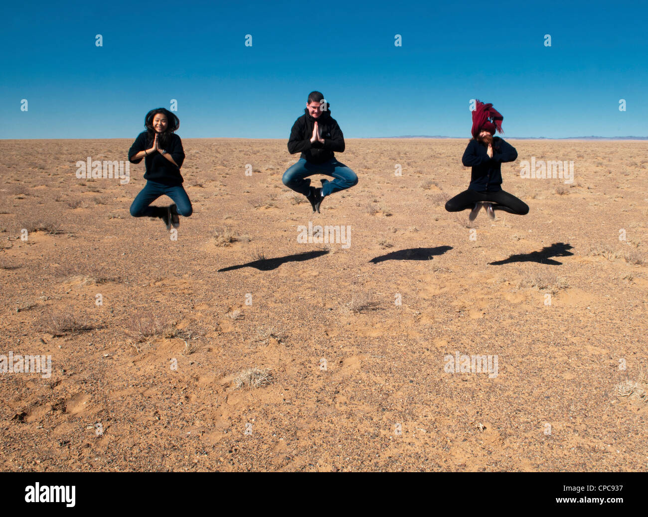 3 springen Narren in der Wüste Gobi in der Mongolei Stockfoto