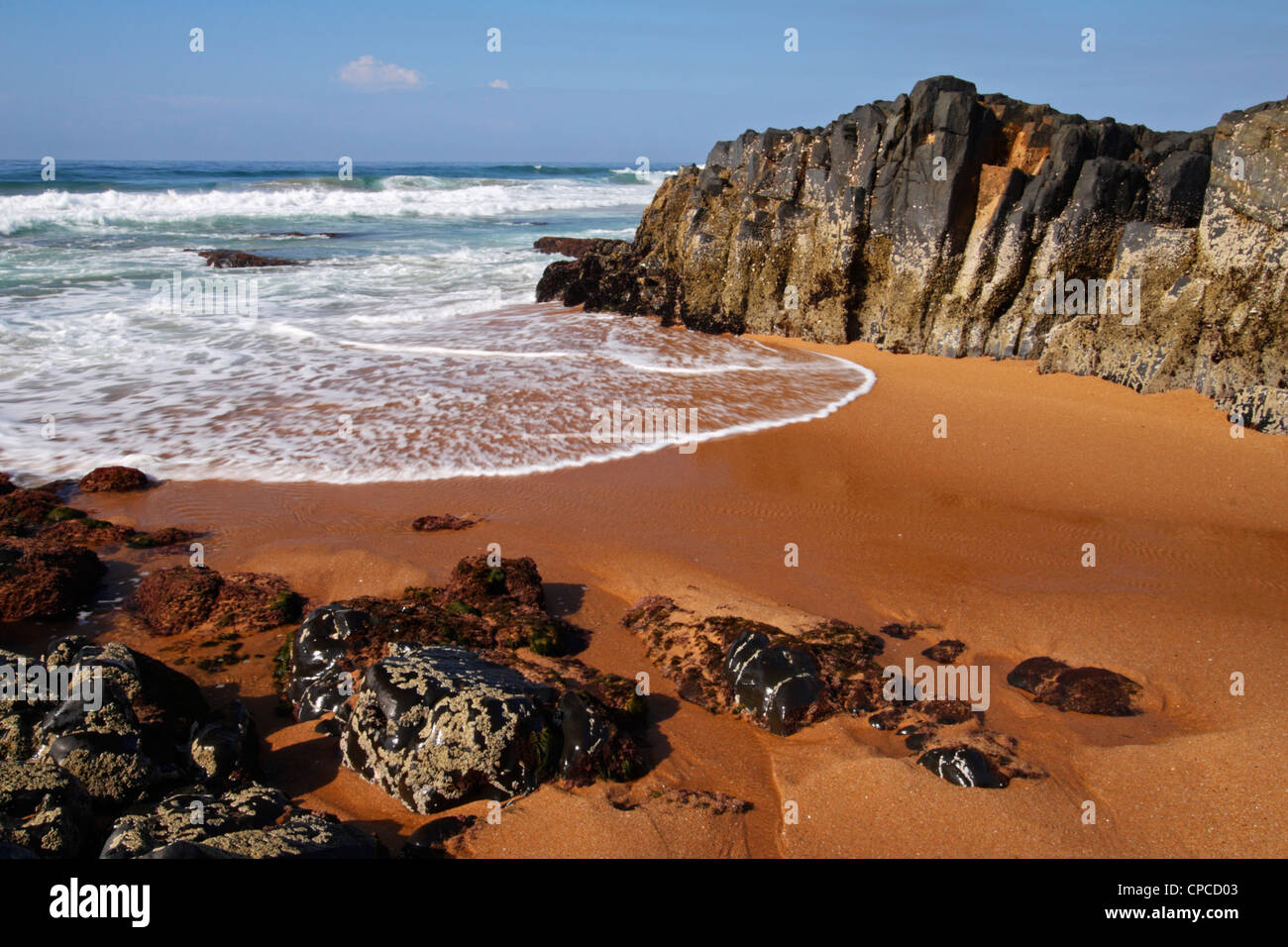 Eine sandige Bucht am Sheffield Beach entlang der Ost Küste von Kwazulu Natal in Südafrika Stockfoto