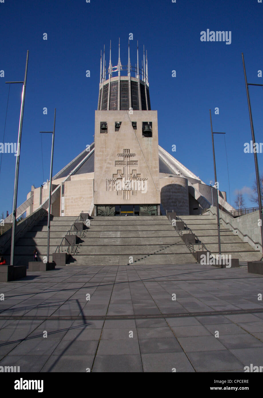 Kathedrale von Christus dem König Liverpool, England, gegen blauen Himmel Stockfoto