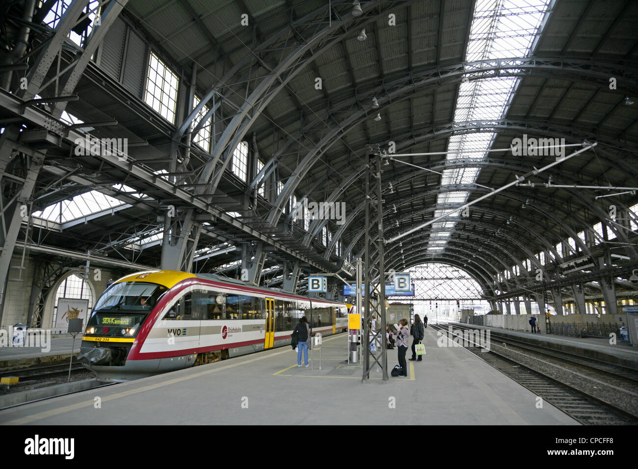 SBahn am Bahnhof DresdenNeustadt, Sachsen, Deutschland