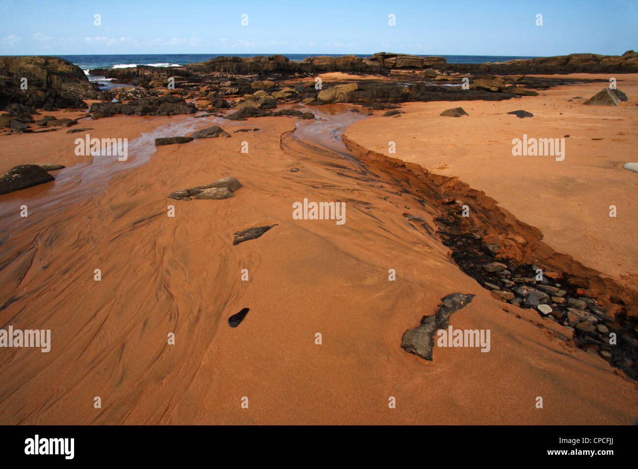 Die felsige Küste und Strand Sheffield Beach an der Dolphin Coast, Kwazulu Natal, Südafrika Stockfoto