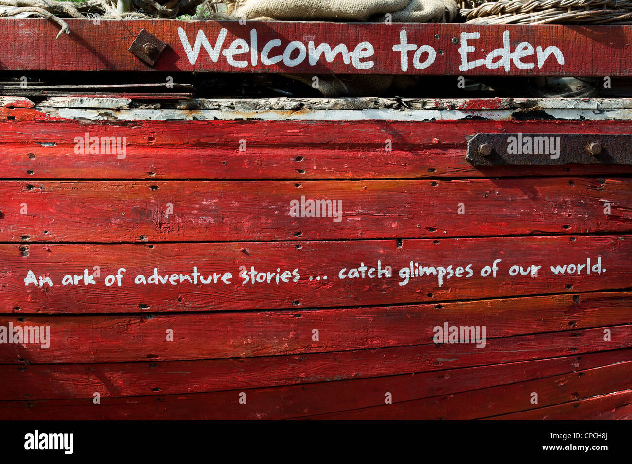 Willkommen zum Eden Project Boot Display im Eingangsbereich. Cornwall, England Stockfoto