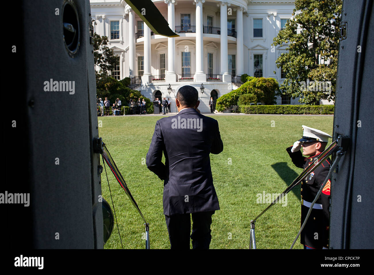 Präsident Barack Obama beendet Marine One auf dem South Lawn des weißen Hauses nach einer Reise nach Fort Stewart 27. April 2012 in Washington, DC. Stockfoto