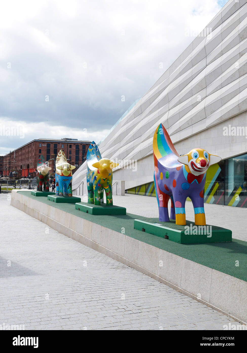 Vier super Lamm Banane Statue außen Museum of Liverpool UK Stockfoto
